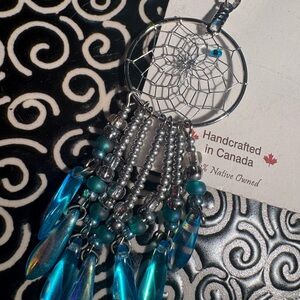 New Handcrafted Dreamcatcher with Blue and Silver Beads necklace
